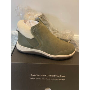 Vionic Women’s Olive Faux-Shearling Slip-On Booties – Size 8 – NEW in Box!